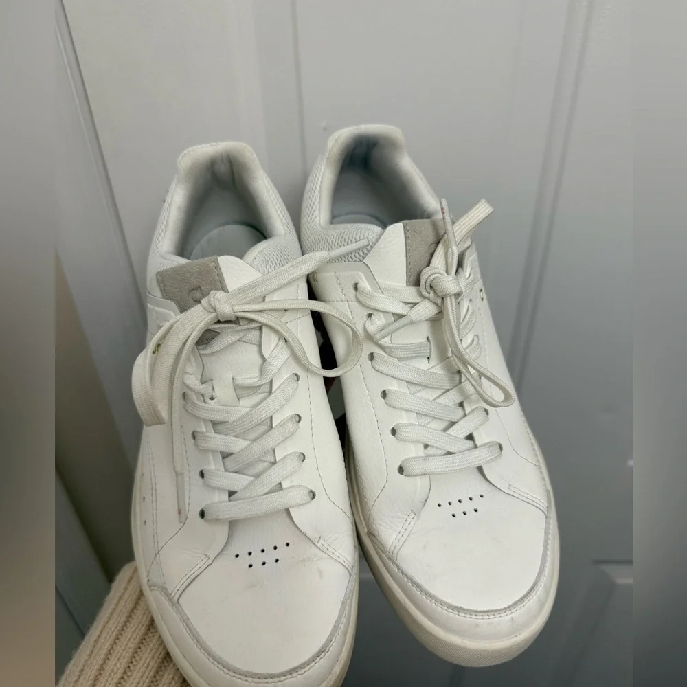 On The Roger Centre Court Women’s White Tennis Shoes Size 8